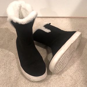 Old Navy faux fur white and black boots